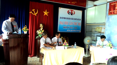 Đ/c Phan Duy Phương, đảng viên, Phó Trưởng phòng GD&ĐT đọc phần thứ hai của Báo cáo Chính trị