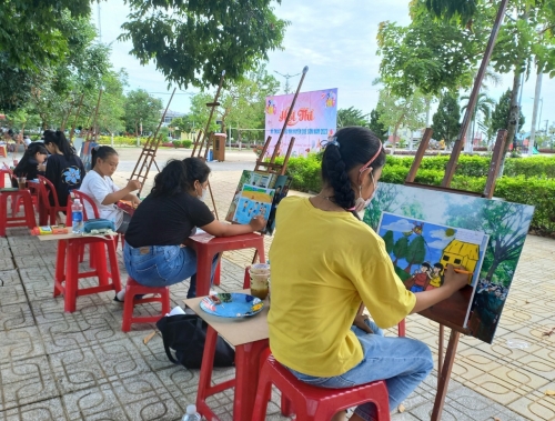 52 thí sinh tham dự hội thi Mỹ thuật thiếu nhi huyện Quế Sơn